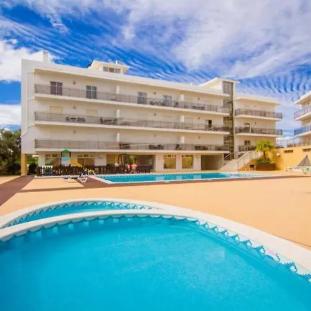 1 Bed Apt With Pool, Sauna, Bbq, Gym.