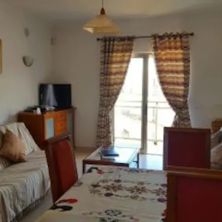 1 Bed Apt With Pool, Sauna, Bbq, Gym. *